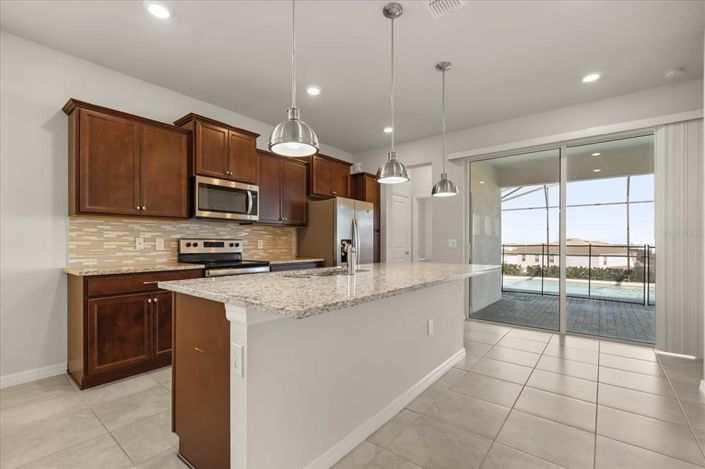 Image No.5-5 Bed Property for sale