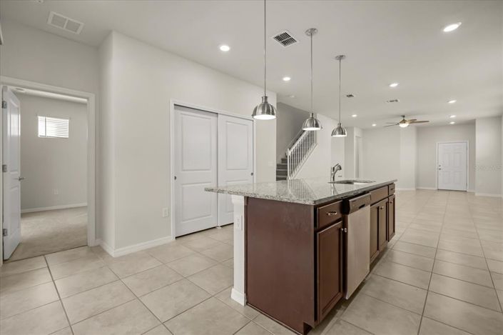 Image No.8-5 Bed Property for sale