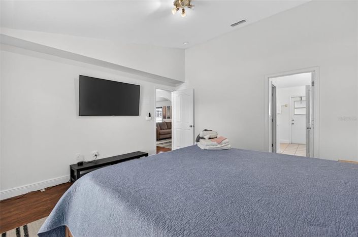 Image No.27-3 Bed Property for sale