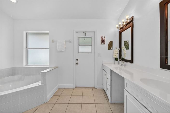 Image No.28-3 Bed Property for sale