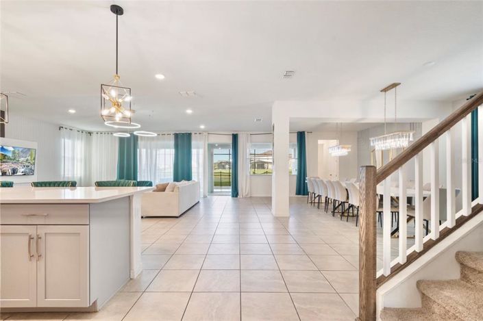 Image No.3-9 Bed Property for sale