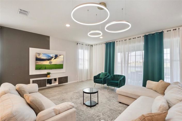 Image No.6-9 Bed Property for sale