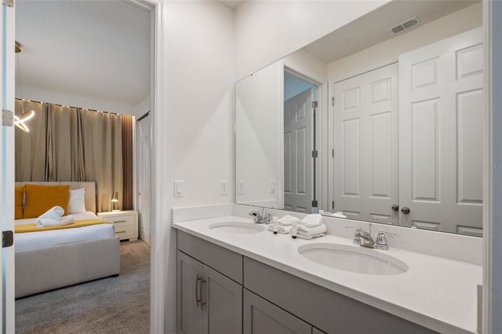 Image No.64-9 Bed Property for sale