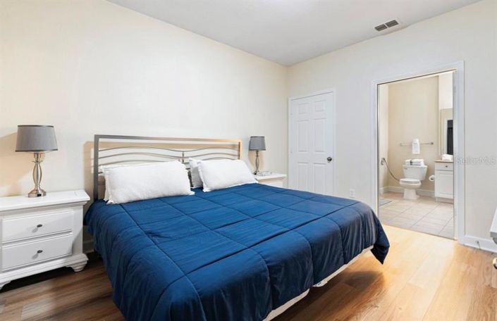 Image No.12-4 Bed Townhouse for sale