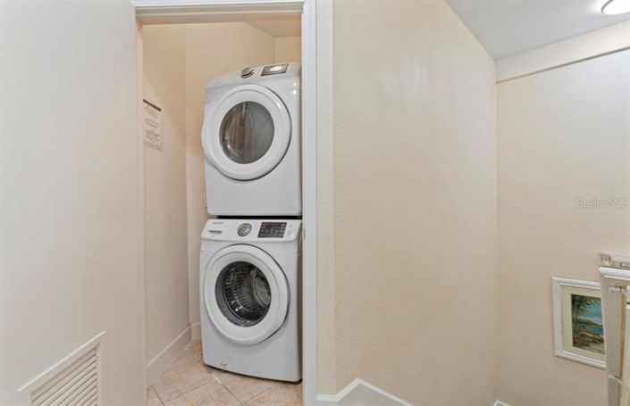 Image No.15-4 Bed Townhouse for sale