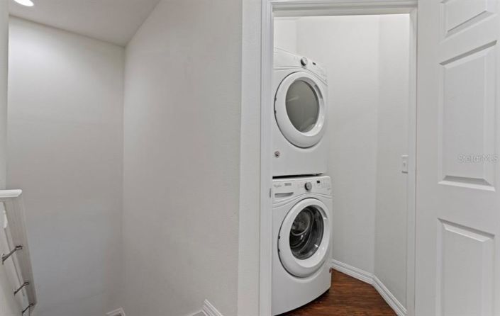 Image No.17-4 Bed Townhouse for sale