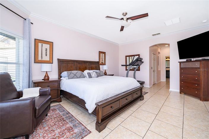 Image No.18-6 Bed Property for sale