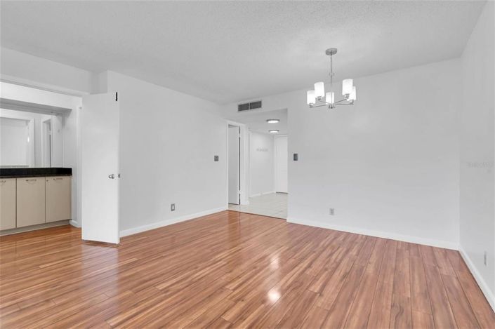 Image No.10-2 Bed Property for sale