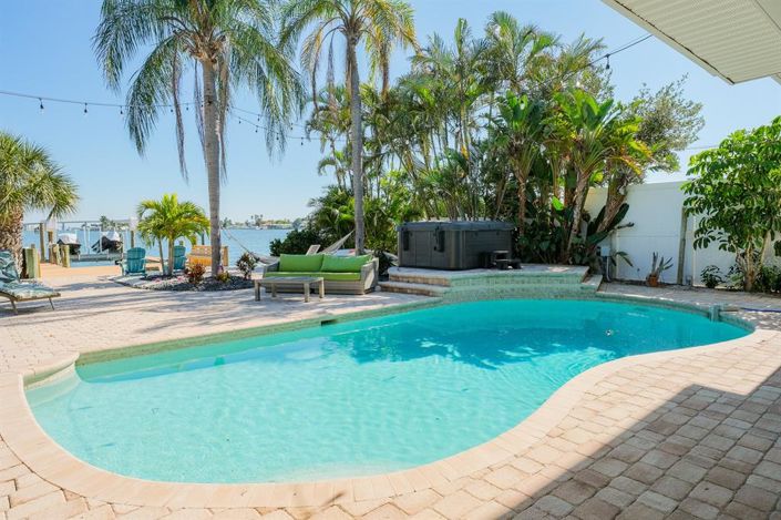 Image No.8-4 Bed Property for sale