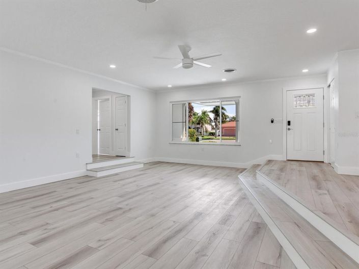 Image No.28-3 Bed Property for sale