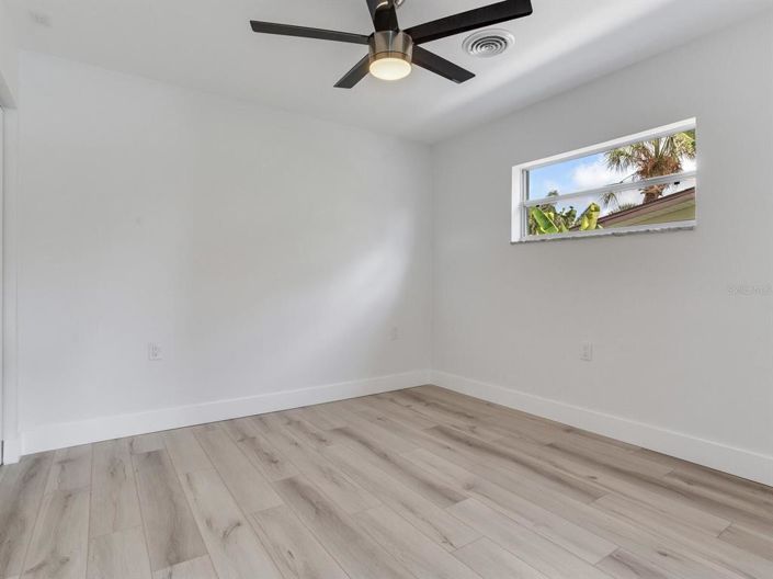 Image No.32-3 Bed Property for sale