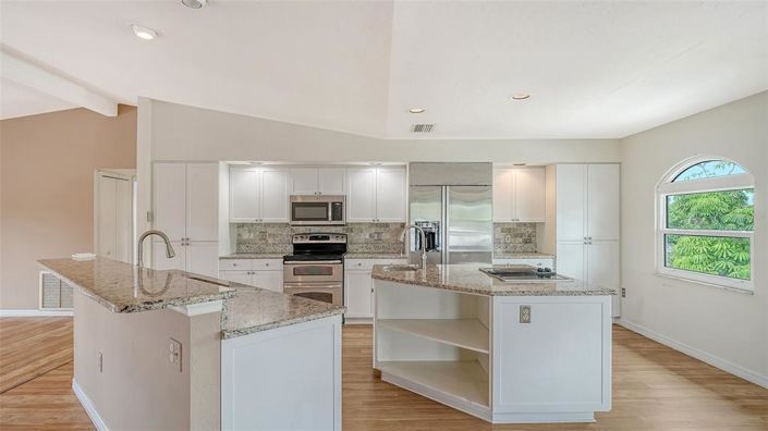 Image No.8-3 Bed Property for sale