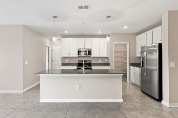 Image No.10-6 Bed Property for sale