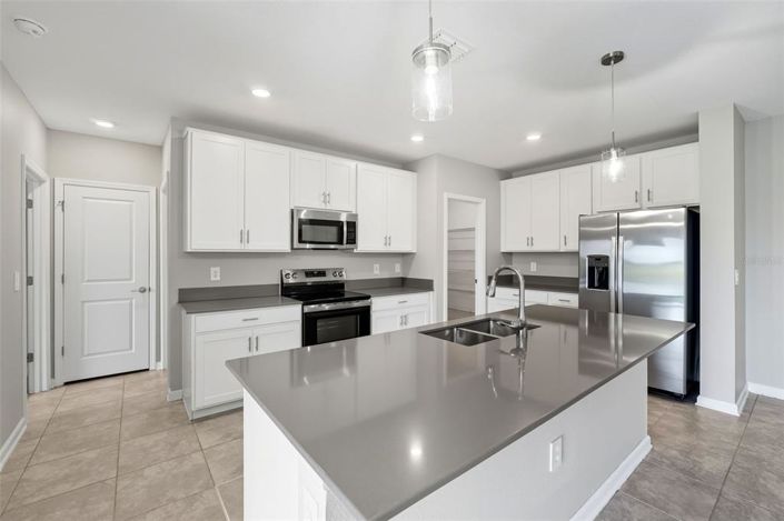 Image No.12-6 Bed Property for sale