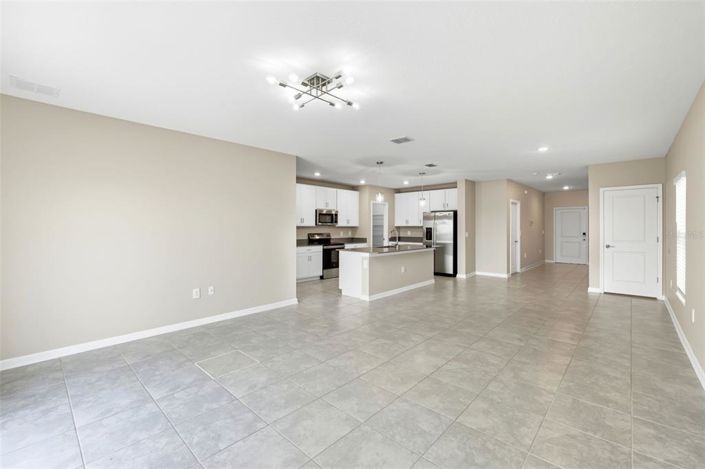 Image No.18-6 Bed Property for sale