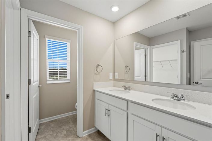 Image No.26-6 Bed Property for sale