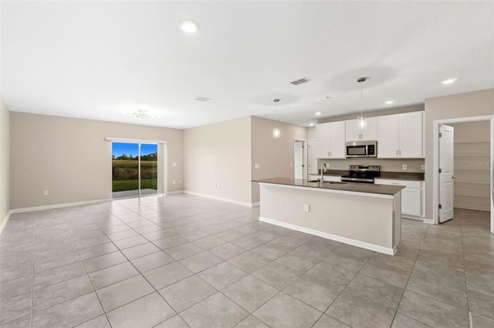 Image No.8-6 Bed Property for sale