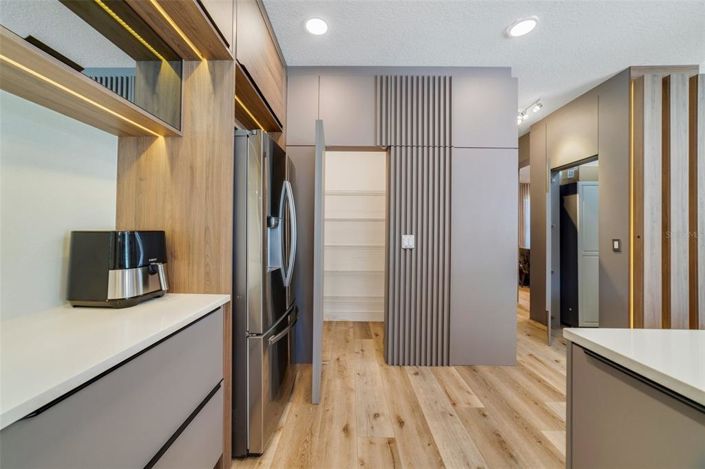 Image No.9-5 Bed Property for sale