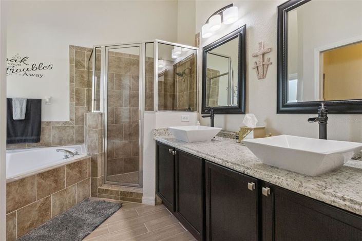 Image No.19-3 Bed Property for sale