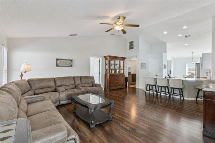 Image No.8-3 Bed Property for sale