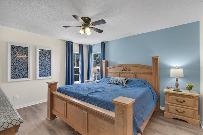 Image No.17-7 Bed Property for sale