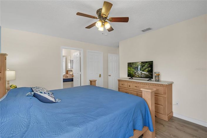 Image No.22-7 Bed Property for sale