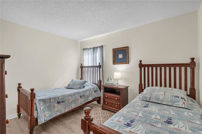 Image No.25-7 Bed Property for sale