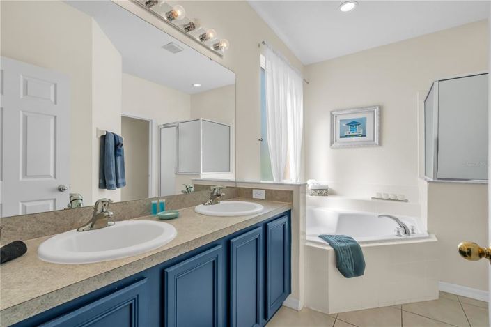 Image No.33-7 Bed Property for sale