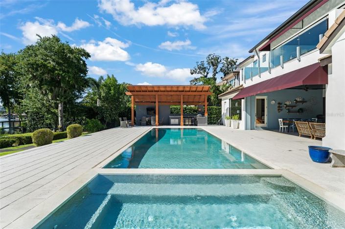 Image No.11-5 Bed Property for sale