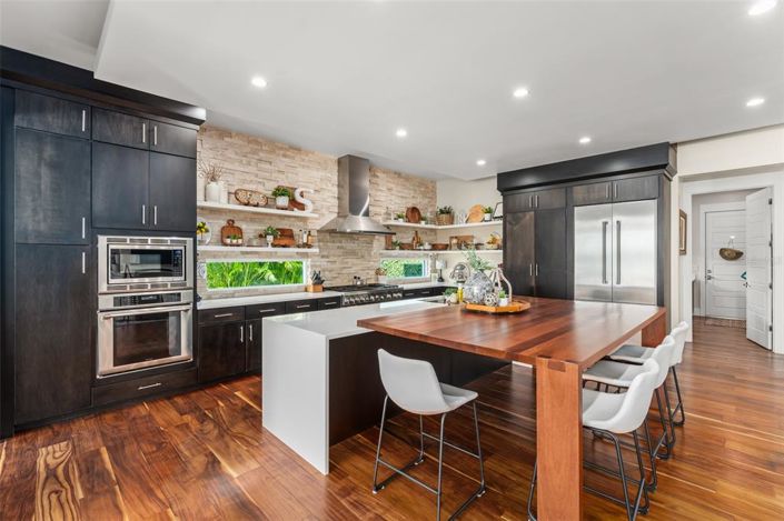 Image No.22-5 Bed Property for sale