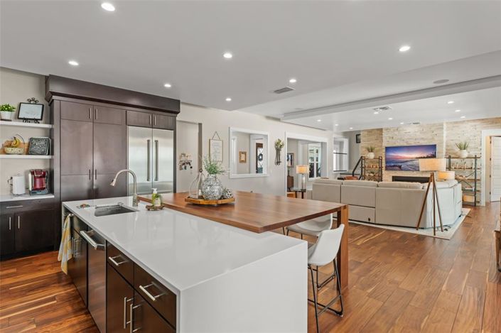 Image No.25-5 Bed Property for sale