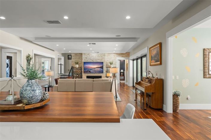 Image No.26-5 Bed Property for sale