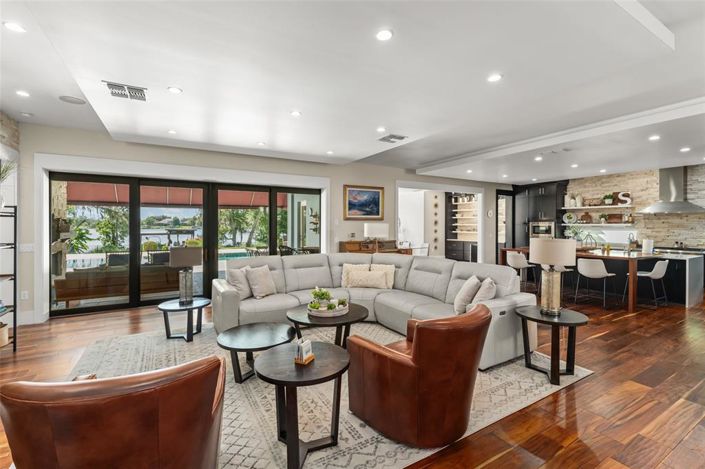 Image No.3-5 Bed Property for sale