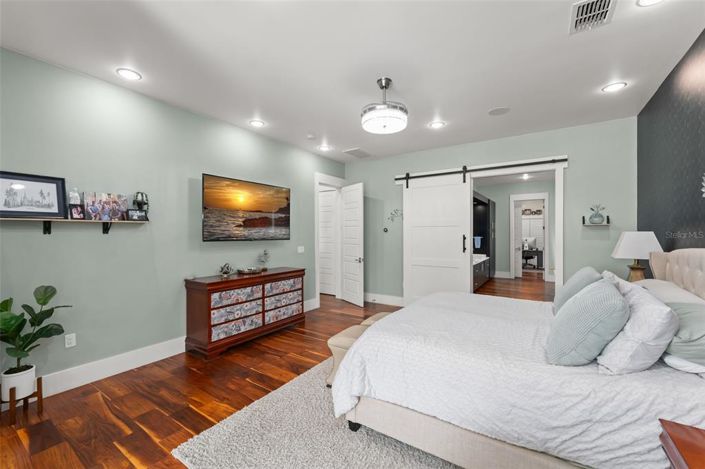 Image No.31-5 Bed Property for sale