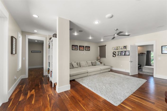 Image No.37-5 Bed Property for sale