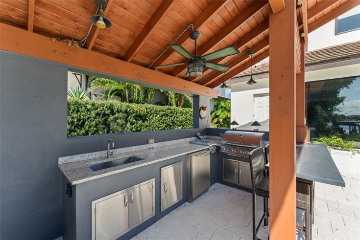 Image No.65-5 Bed Property for sale