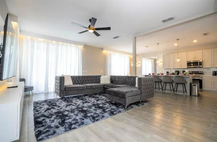 Image No.12-5 Bed Property for sale