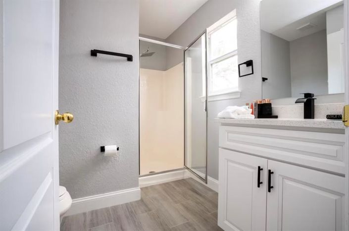 Image No.23-5 Bed Property for sale