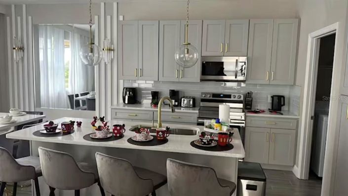 Image No.6-5 Bed Property for sale