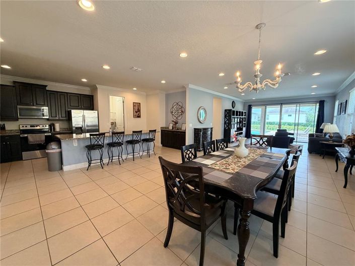 Image No.10-8 Bed Property for sale