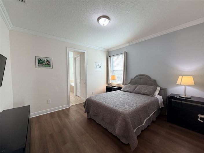 Image No.18-8 Bed Property for sale