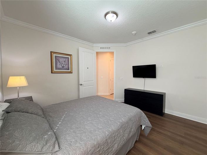 Image No.19-8 Bed Property for sale