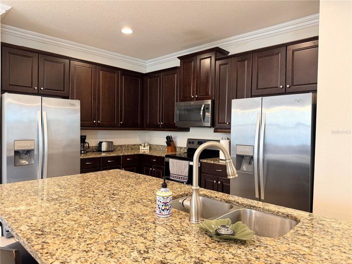 Image No.8-8 Bed Property for sale