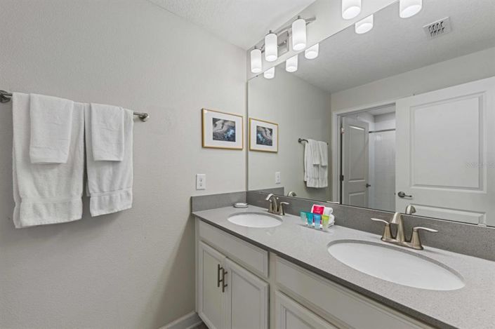 Image No.17-4 Bed Townhouse for sale