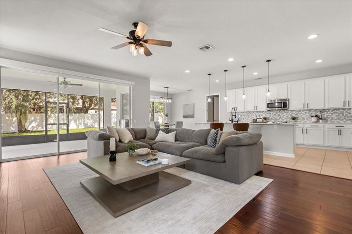 Image No.2-5 Bed Property for sale