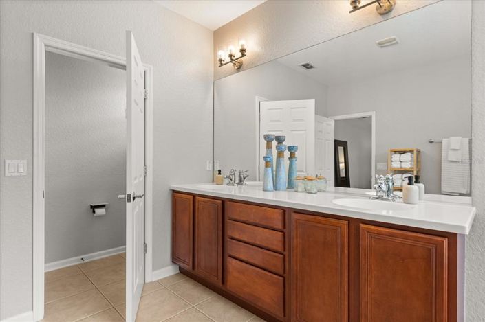 Image No.24-5 Bed Property for sale