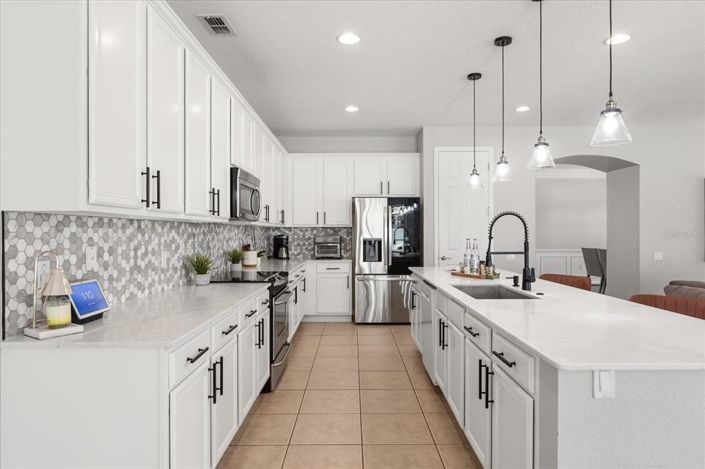 Image No.5-5 Bed Property for sale