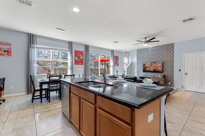 Image No.4-4 Bed Property for sale