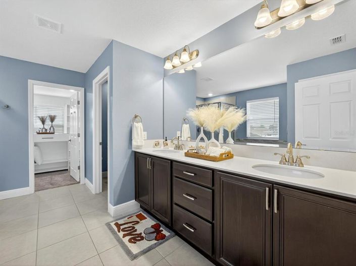 Image No.23-5 Bed Property for sale