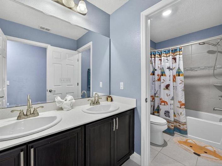 Image No.32-5 Bed Property for sale